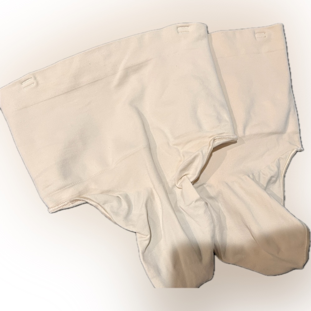NWOT SKIMS UNDERWEAR- SMALL
